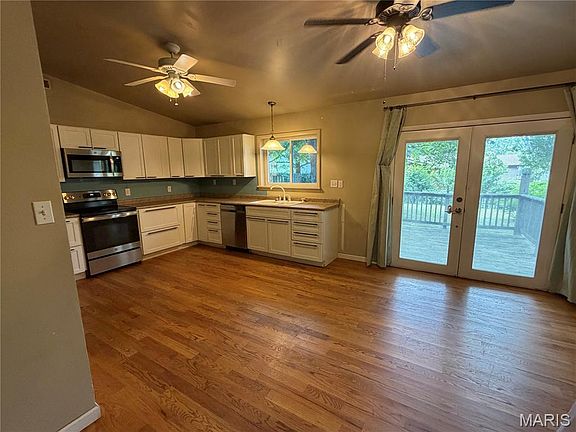 3rd image of 634 Crawford Cir