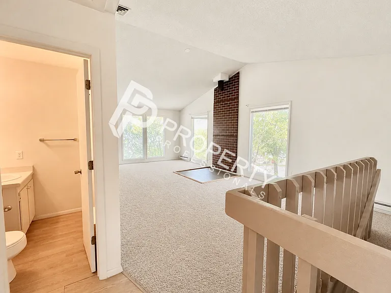 431 E 5th St — Photo 3