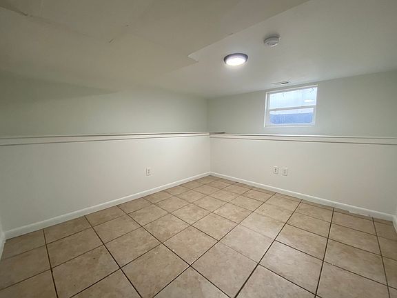 5th image of 926 E Binford St #3