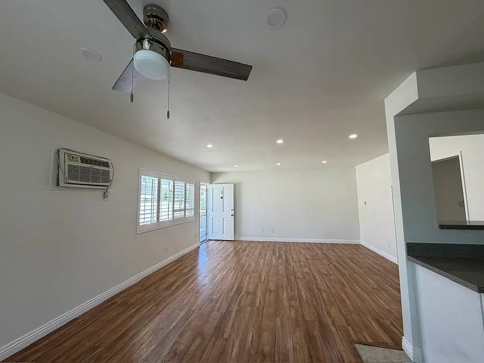 116 N Pacific Ave — Photo 2