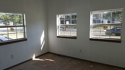 5th image of 1521 NE 13th St