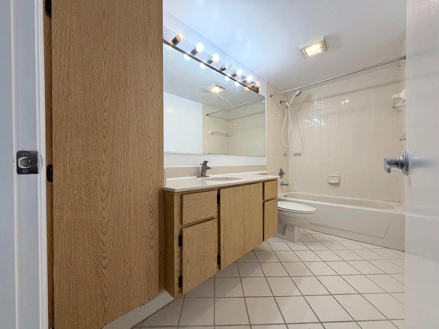2 bed, 2.5 bath, 1236 sqft, $2,250 — Photo 2