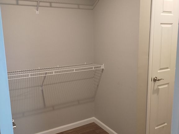 5th image of 216 Longwood Ln