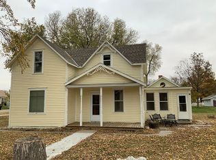 606 16th St, Gothenburg, NE 69138