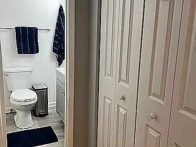 4th image of 450 Greenbrier Ct #450