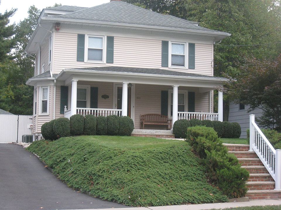 Gracious Colonial