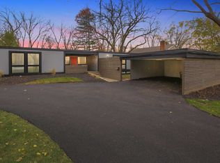 1233 Stratford Rd, Deerfield, IL 60015