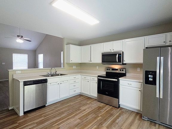 5th image of 523 Clearfield Dr