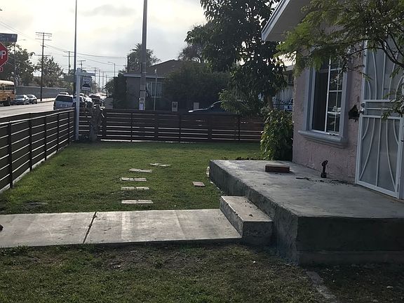 3rd image of 3135 Hyde Park Blvd