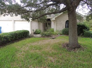 101 Pecanwood Pl, Port Lavaca, TX 77979