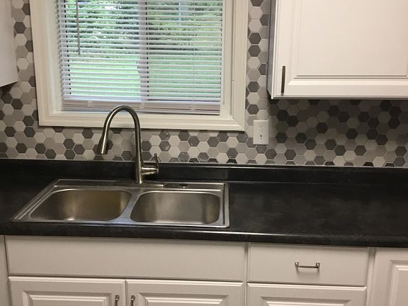 4th image of 6740 Shadowbrook Dr