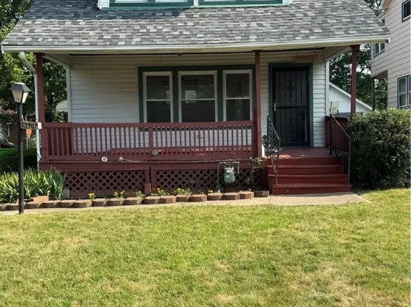 13707 S Parkway Dr, Garfield Heights, OH 44105