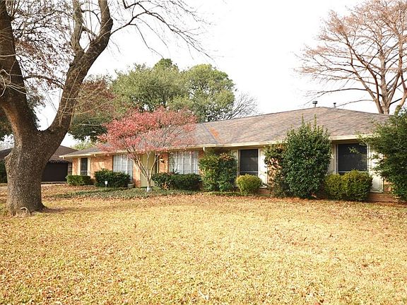 2nd image of 1703 Carlton Dr