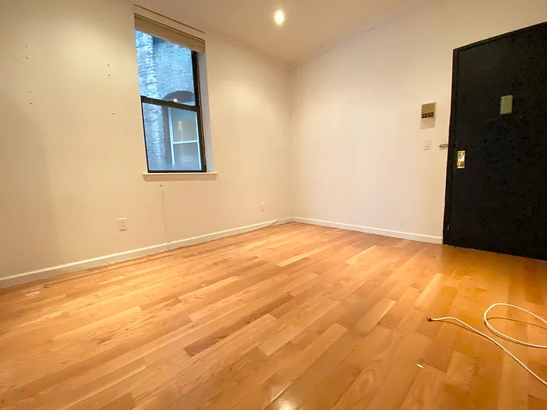 216 W 16th St #2A — Photo 2