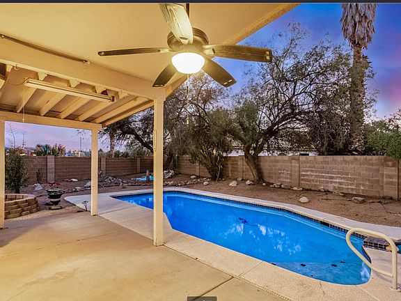 4th image of 9040 N Palm Brook Dr