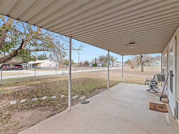 4th image of 309 Goodwin St