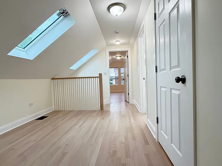 5821 W Gunnison St — Photo 38