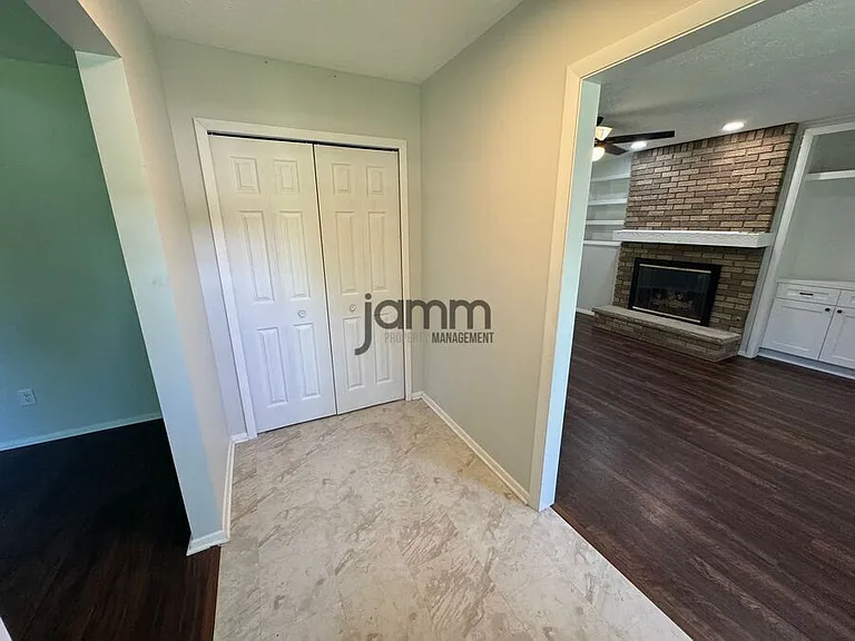 5250 Mills Creek Ln — Photo 4