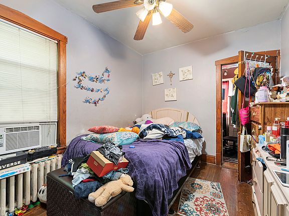 5th image of 2921 N Mont Clare Ave