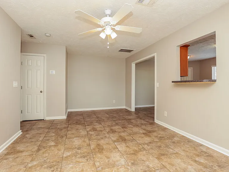 606 Nixon Way — Photo 5
