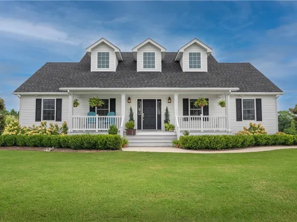 212 Fentress Dr, Knotts Island, NC 27950