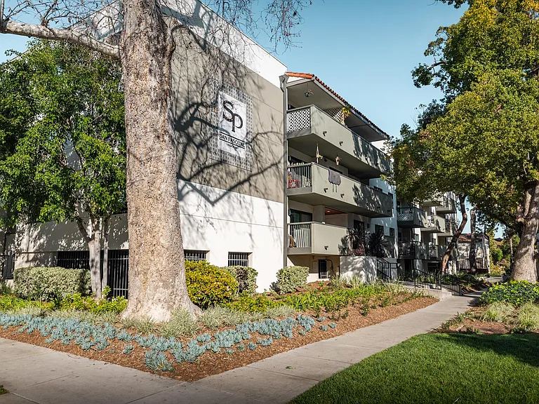 San Pasqual Apartments — Photo 24