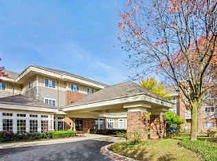 605 Barrington Ave APT 140, Dundee, IL
