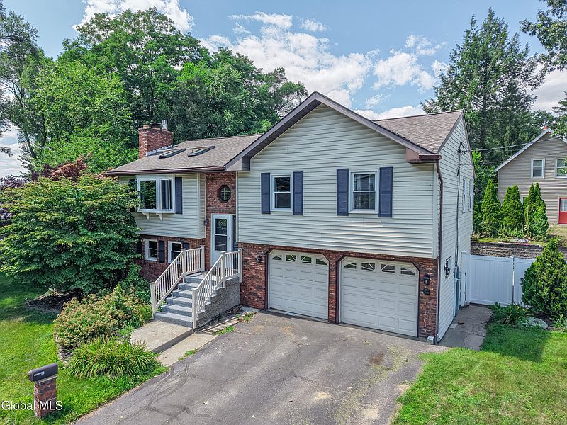 2nd image of 35 Hillcrest Avenue