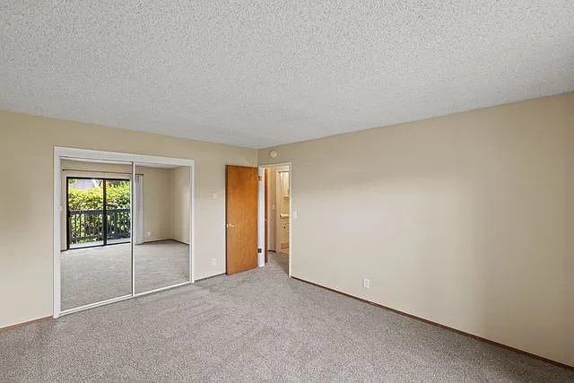 Park Plaza Apartments — Photo 12
