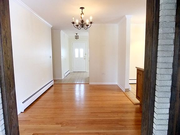 5th image of 2419 Yeoman St