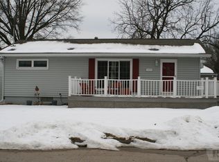 1105 N 5th Ave E, Newton, IA 50208