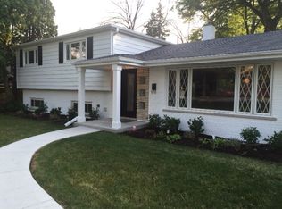 1130 Pfingsten Rd, Glenview, IL 60025