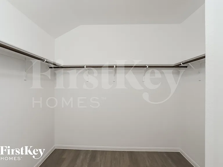 9246 Landa Fls — Photo 9