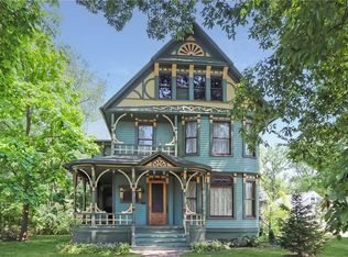 895 7th St, Charleston, IL 61920