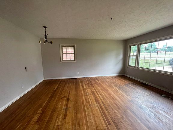 5th image of 2314 Norwood Blvd