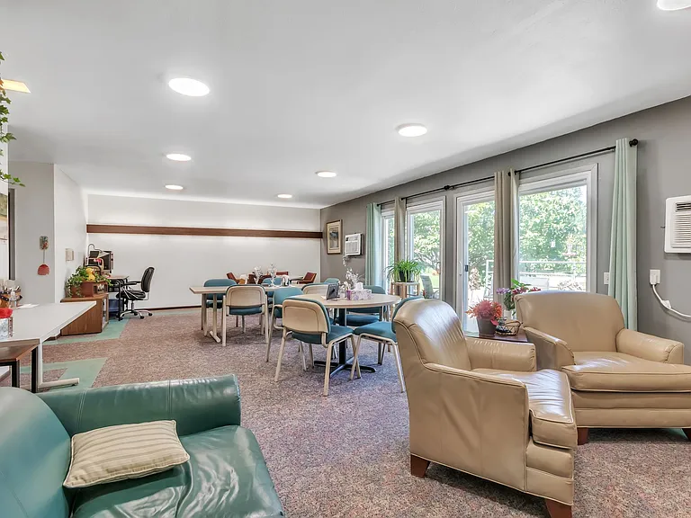 1425 N Water St — Photo 20