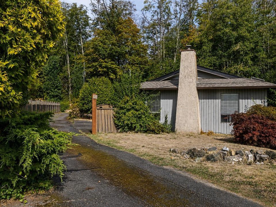 1st image of 493 Pioneer Cres #31