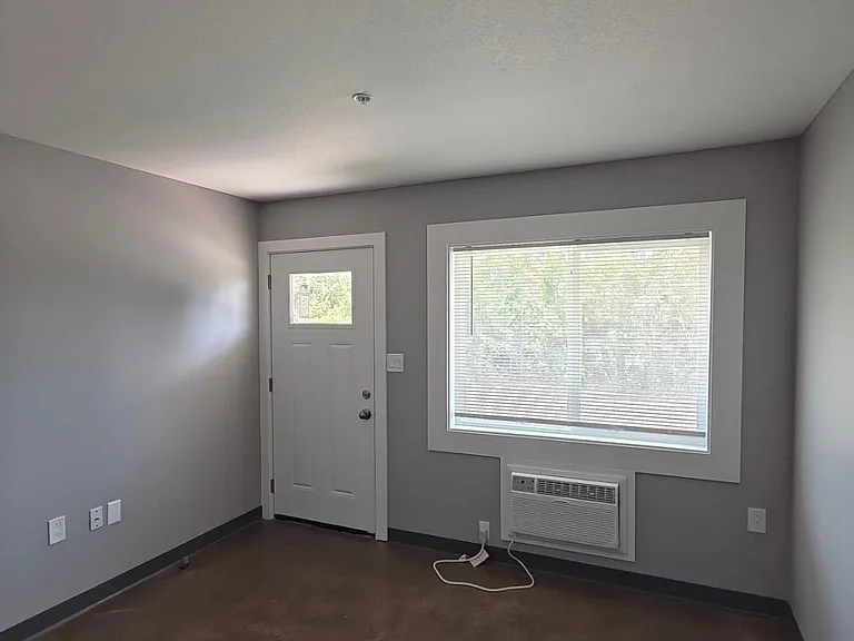 1336 N Walnut St — Photo 5