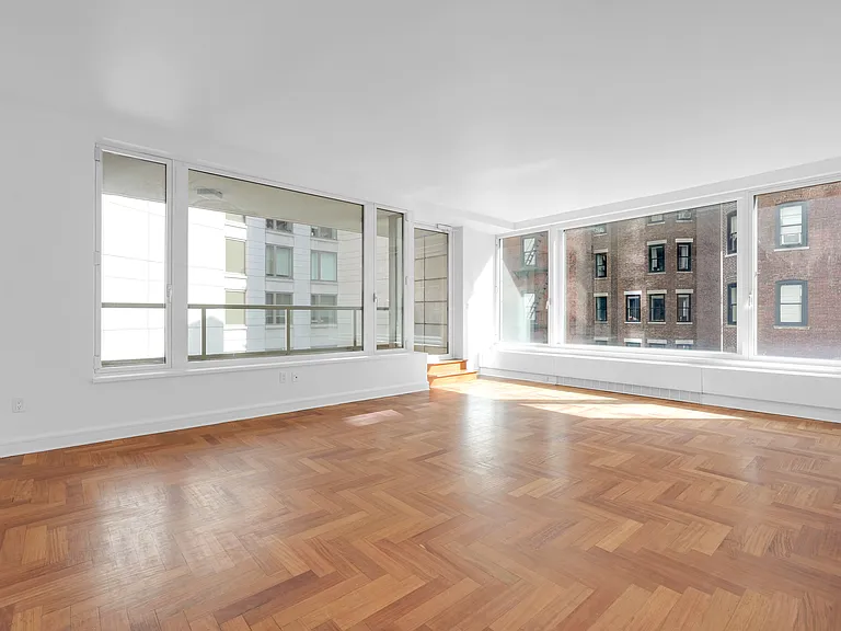 240 Riverside Blvd #80 — Photo 3