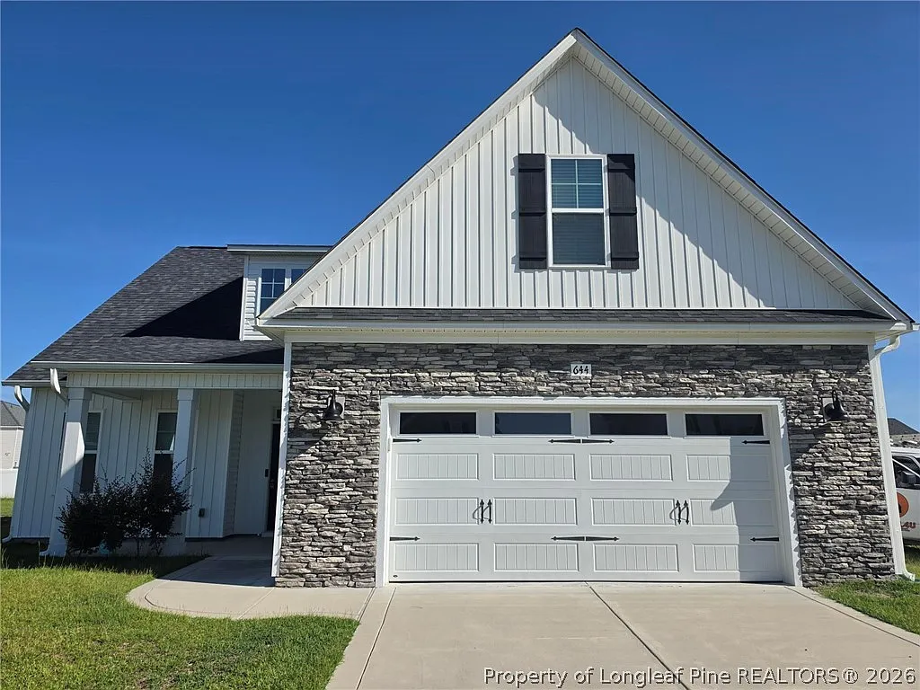 3 bed, 3.5 bath, 2403 sqft, $2,300 — Photo 3