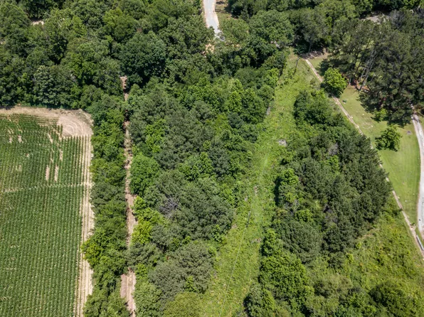 439 Dampeer Rd, Canton, MS 39046