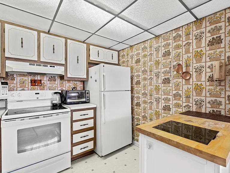 362 Burgundy Ave #H — Photo 12