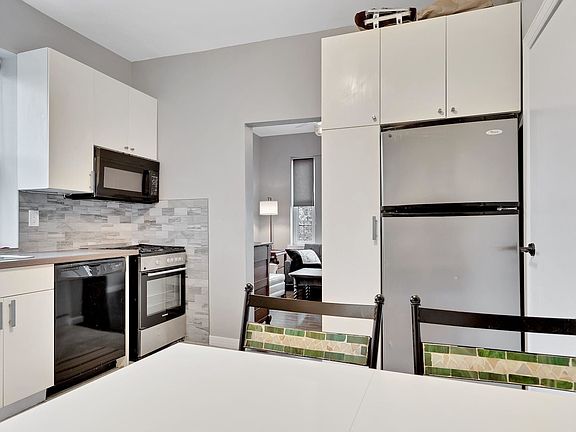 5th image of 111 Mallory Ave APT 6