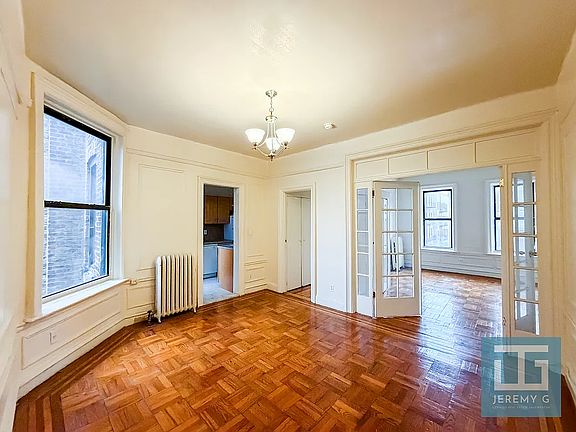 4th image of 609 W 186th St #45