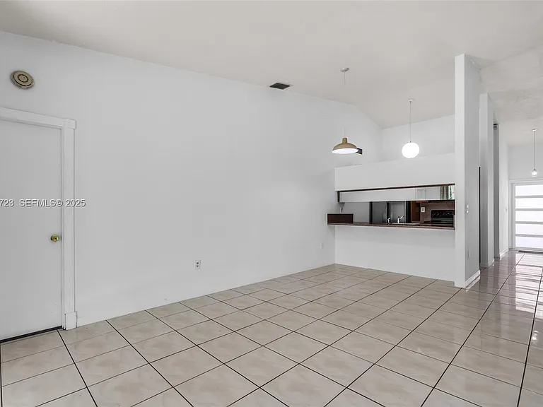 6713 NW 188th Ter — Photo 5