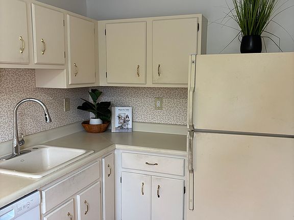 2nd image of 415 Asbury Ridge #415