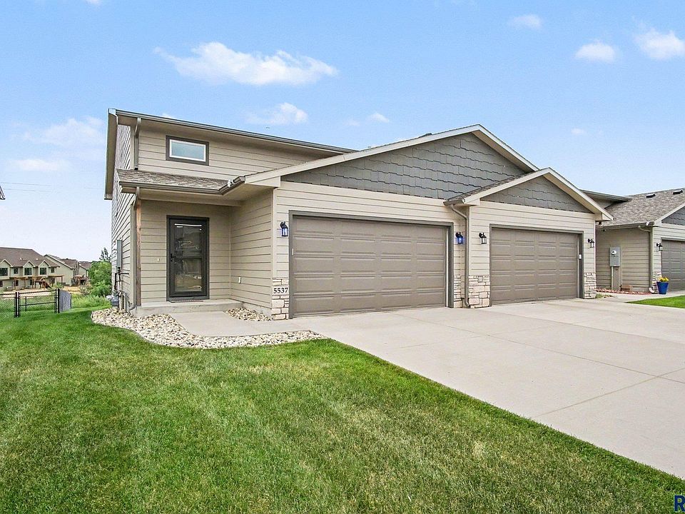 senne ワンコーデ3点 5537 E Brennan Dr, Sioux Falls, SD 57110 | Zillow