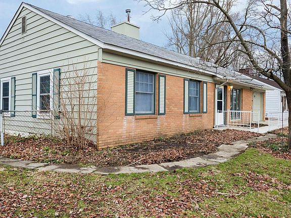 3rd image of 513 King George Ave