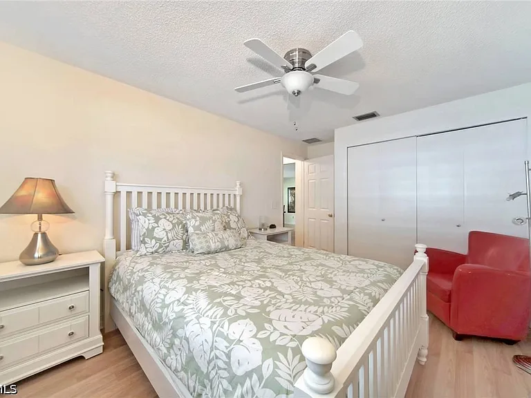 1140 SW 44th St — Photo 9