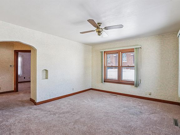 4th image of 501 S 5th Ave E